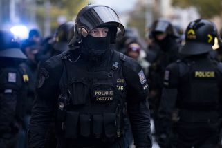 Mladí Češi chtějí do uniformy. Policista a voják jsou dnes symbolem jistot - Seznam Zprávy